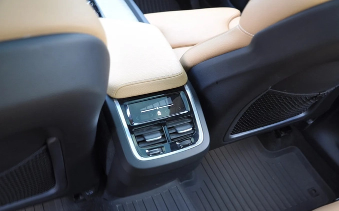 Volvo XC 60 cena 159000 przebieg: 13000, rok produkcji 2019 z Strzelin małe 466